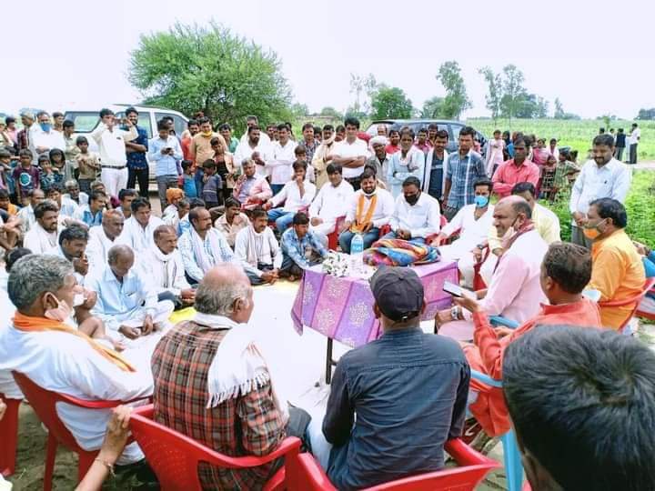 Bjp4Pratapgarh (@bpratapgarh) on Twitter photo #सांसद_आपके_द्वार के अंतर्गत आज <a href="/cpjoshiBJP/">C. P. Joshi</a> सालमगढ़ मंडल की ग्रा.प. प्रतापपुरा में जनसम्पर्क किया साथ में जिलाध्यक्ष श्री गोपाल जी कुमावत, पूर्व जिलामहामंत्री श्री हेमंत जी मीणा, महामंत्री श्री प्रदीप जी उपाध्याय, श्री नारायणलाल जी निनामा, पार्टीपदाधिकारी स्थानीयजन... #सांसद_आपके_द्वार के अंतर्गत आज <a href="/cpjoshiBJP/">C. P. Joshi</a> सालमगढ़ मंडल की ग्रा.प. प्रतापपुरा में जनसम्पर्क किया साथ में जिलाध्यक्ष श्री गोपाल जी कुमावत, पूर्व जिलामहामंत्री श्री हेमंत जी मीणा, महामंत्री श्री प्रदीप जी उपाध्याय, श्री नारायणलाल जी निनामा, पार्टीपदाधिकारी स्थानीयजन...