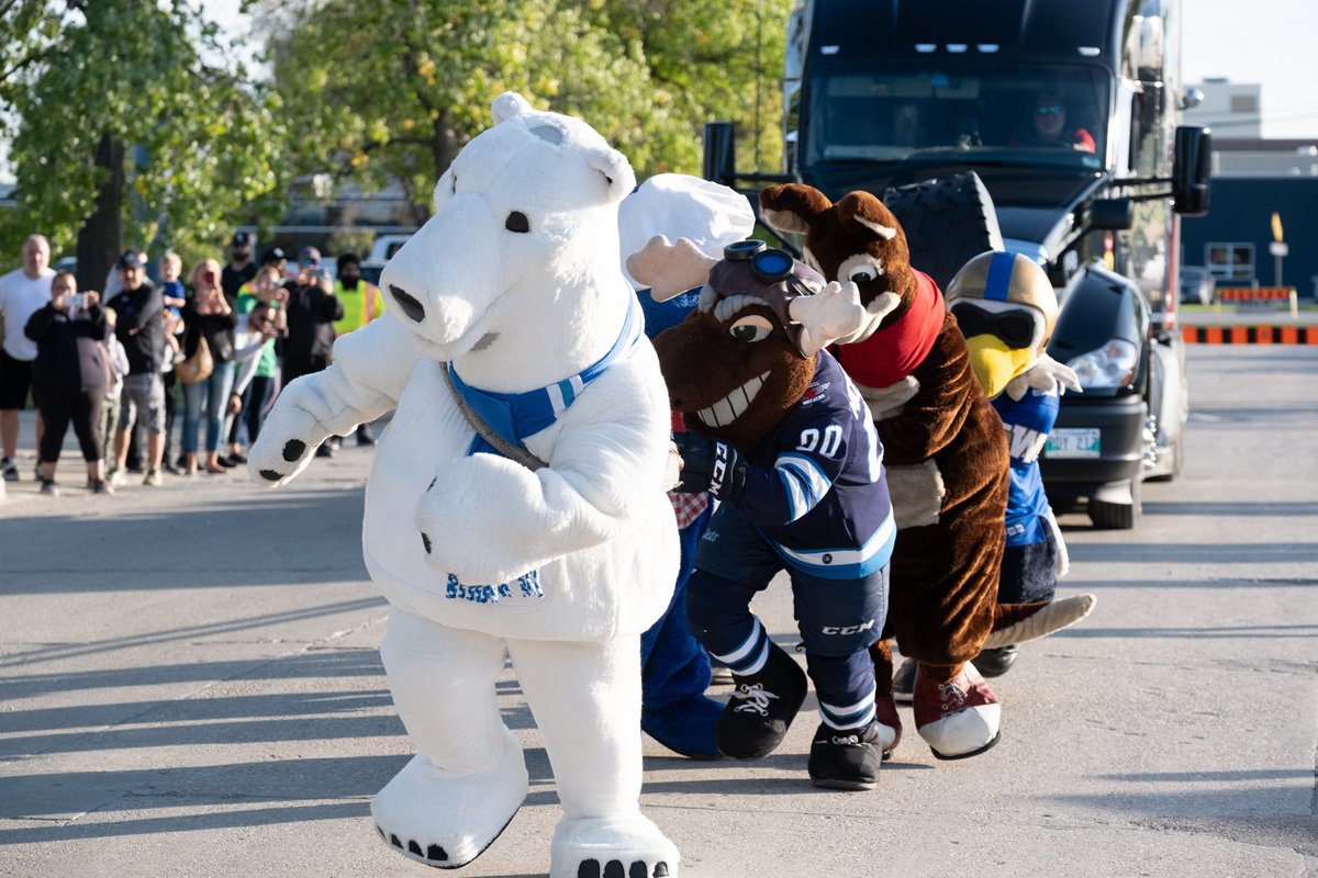 TruckingMB's tweet image. #FlashbackFriday to the 2019 #truckpull for @UnitedWayWpg   We sure miss seeing everyone at our events!  If you can support the United Way this year in lieu of the truck pull, please do!  #WalkThisWayWPG  unitedwaywinnipeg.ca/walk-this-way/
