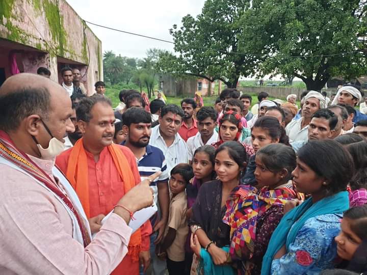 Bjp4Pratapgarh (@bpratapgarh) on Twitter photo #सांसद_आपके_द्वार के अंतर्गत आज <a href="/cpjoshiBJP/">C. P. Joshi</a> सालमगढ़ मंडल की ग्रा.प. सात मोवड़ी में जनसम्पर्क किया साथ में जिलाध्यक्ष श्री गोपाल जी कुमावत, पूर्व जिलामहामंत्री श्री हेमंत जी मीणा, महामंत्री श्री प्रदीप जी उपाध्याय, श्री नारायणलाल जी निनामा, पार्टीपदाधिकारी स्थानीयजन...
<a href="/BJPindia/">suchet kaushik</a> #सांसद_आपके_द्वार के अंतर्गत आज <a href="/cpjoshiBJP/">C. P. Joshi</a> सालमगढ़ मंडल की ग्रा.प. सात मोवड़ी में जनसम्पर्क किया साथ में जिलाध्यक्ष श्री गोपाल जी कुमावत, पूर्व जिलामहामंत्री श्री हेमंत जी मीणा, महामंत्री श्री प्रदीप जी उपाध्याय, श्री नारायणलाल जी निनामा, पार्टीपदाधिकारी स्थानीयजन...
<a href="/BJPindia/">suchet kaushik</a>