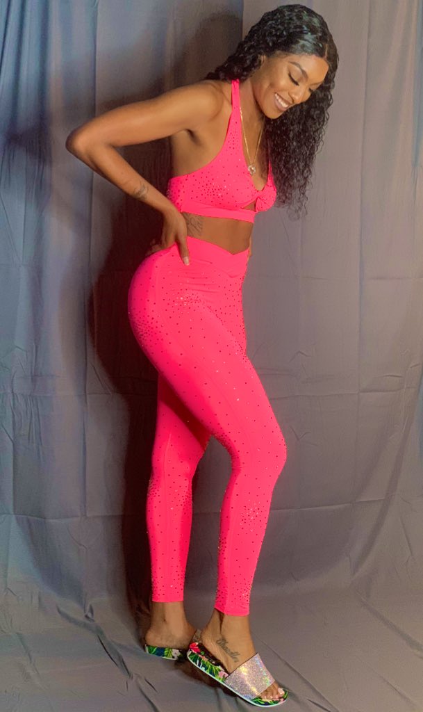 BiggSwayy's tweet photo. My Friend Opening Up Her Boutique & Ofcourse I’m Supporting Anyway I Can
Y’all Go Likeeeeeee 🥰 #GetReadyToShop #BTS #SneakPeek #MySmile #IamSwayArtistry https://t.co/R0pd5opHWa