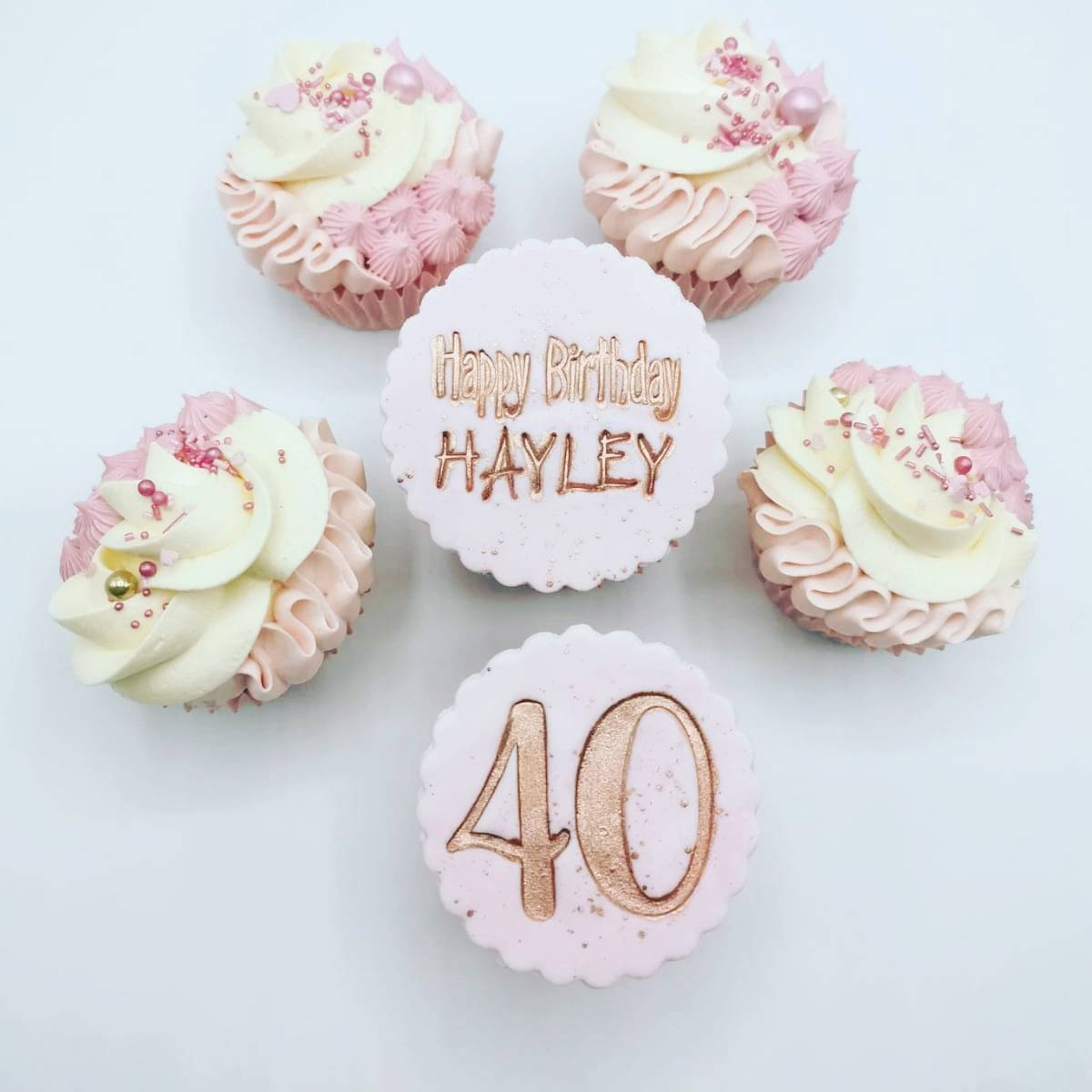 FancierCakes's tweet photo. Beautiful blush pink and rose gold cupcakes.
#birthdaycupcakes #sweetstamp #superstreusel #cupcakeideas #cupcakeart #cupcakedesign #cupcakeideas https://t.co/nuNTH3Vkfp