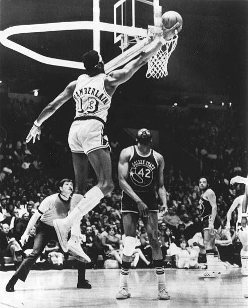 athlonictr's tweet photo. Wilt Chamberlain yaşasaydı bugün 84 yaşında olacaktı. #RIPWilt https://t.co/QYNJfRItQX