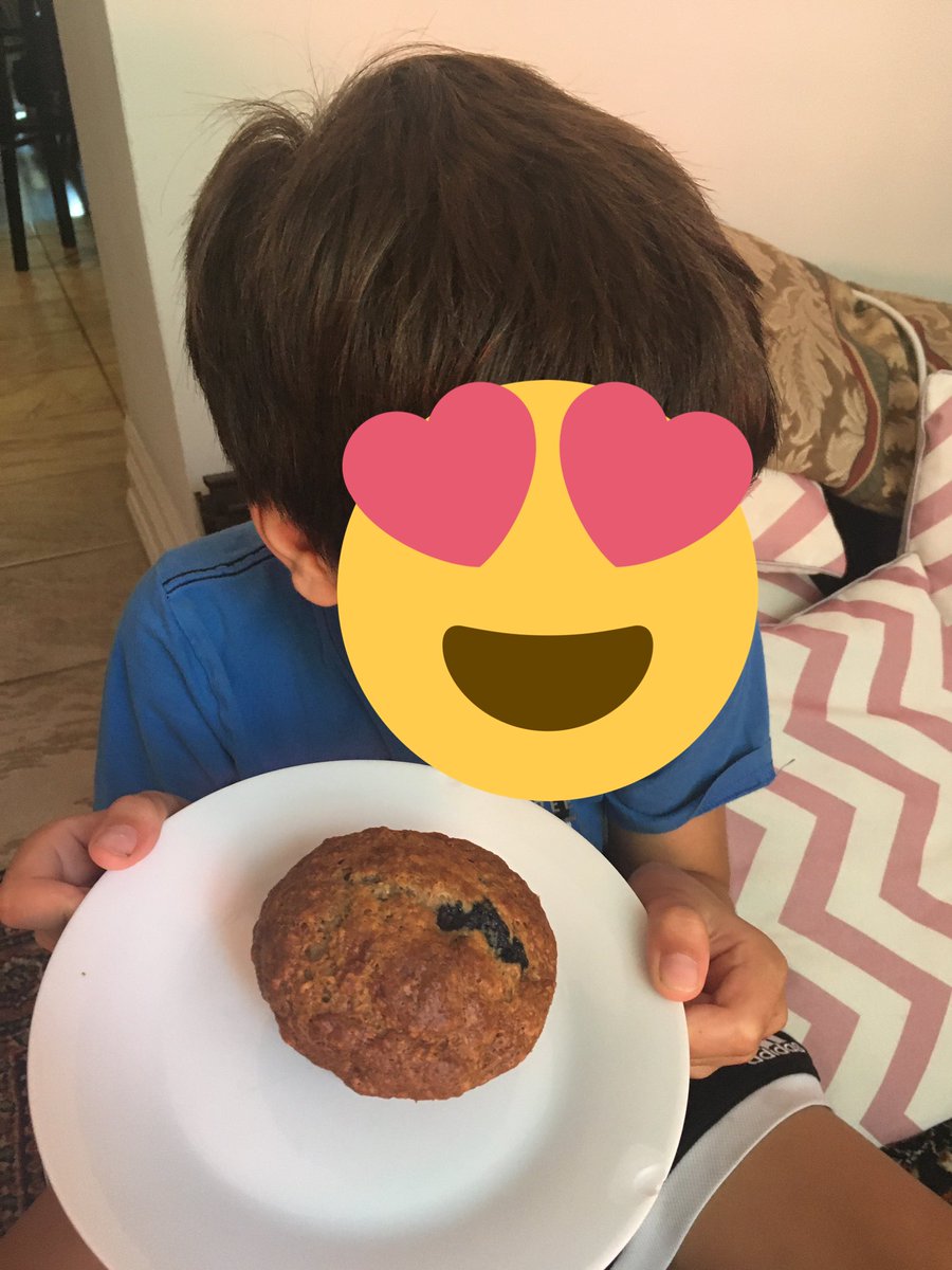 MadameFatimaK's tweet image. Le camp de littératie du @CSViamonde s’achève derrière les fourneaux. On a célébré les efforts en cuisinant!
Des élèves engagés dans l’apprentissage de la lecture en virtuel #lectureinteractive + @LaliloApp #vacancesApprenantes #ete2020 #campvirtuel #cuisineravecdesenfants 🥧🍌