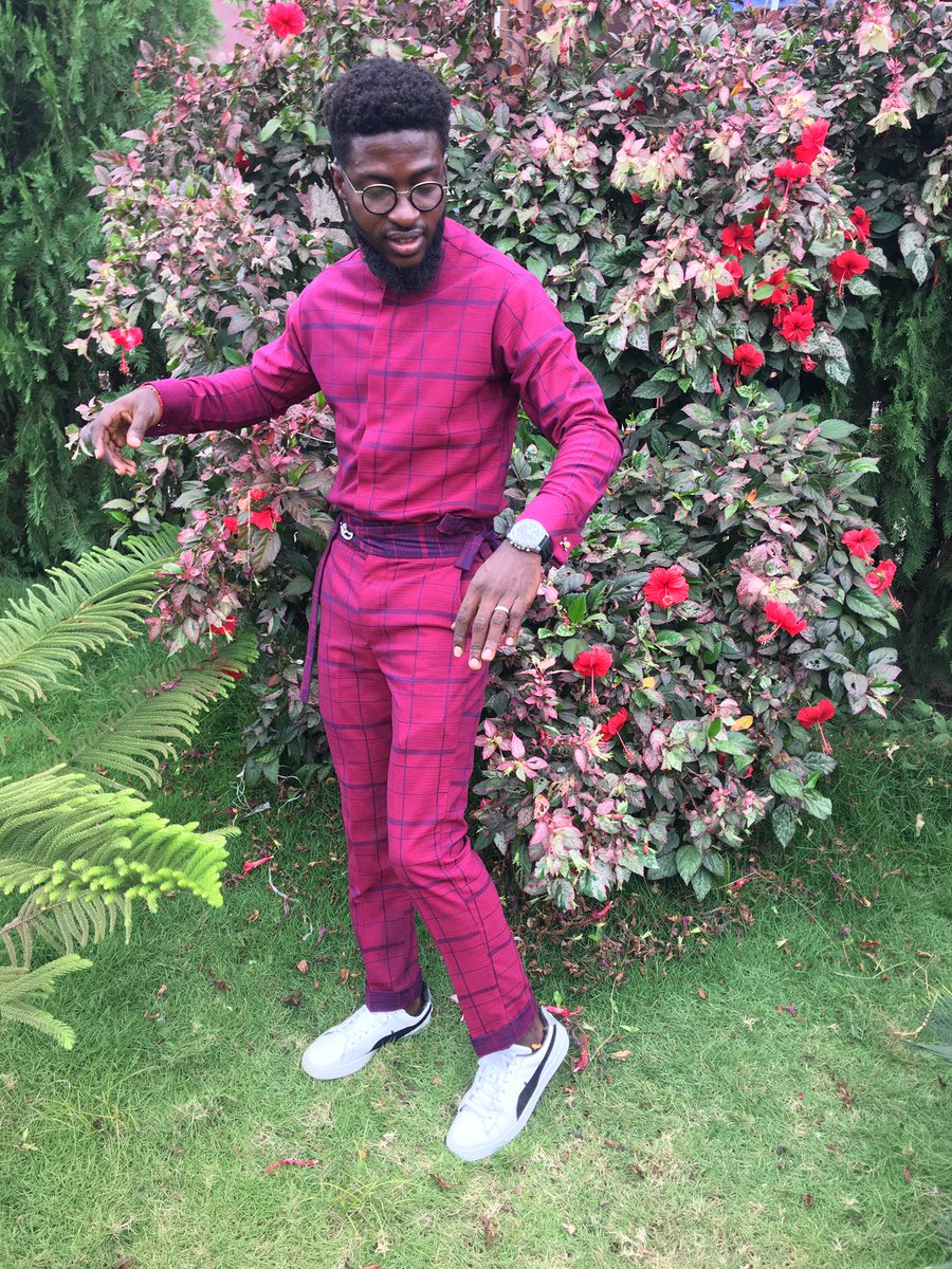 salfaton's tweet photo. Now the only difference between @Ebuka and me is 2M followers 😁✂️. Hope I killed it guys? I had to recreate this with personal details. Kindly tag and retweet tweeps 🙏 @sama_on_point @Nobsdaslushhkid @DONJAZZY @tobibakre @cuppymusic @LadiSpeaks @eatbernadines @HenshawKate https://t.co/83Yx4Jgxyk