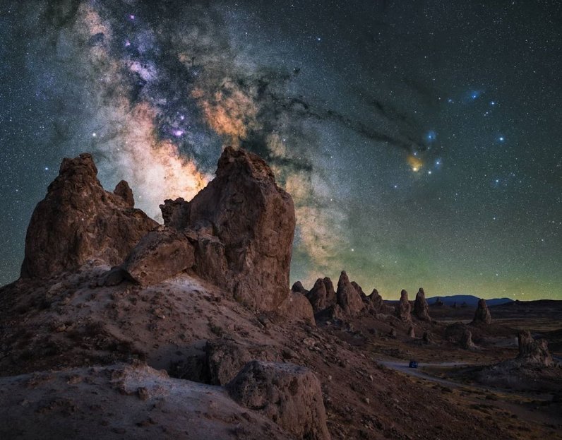 Generalmente las abejas se encuentran en el día, pero varios grupos han desarrollado hábitos que van desde salir unas cuantas horas antes de que salga el sol, y abejas totalmente nocturnas. LAS ABEJAS NOCTURNAS Abro hilo: Varios autores.
