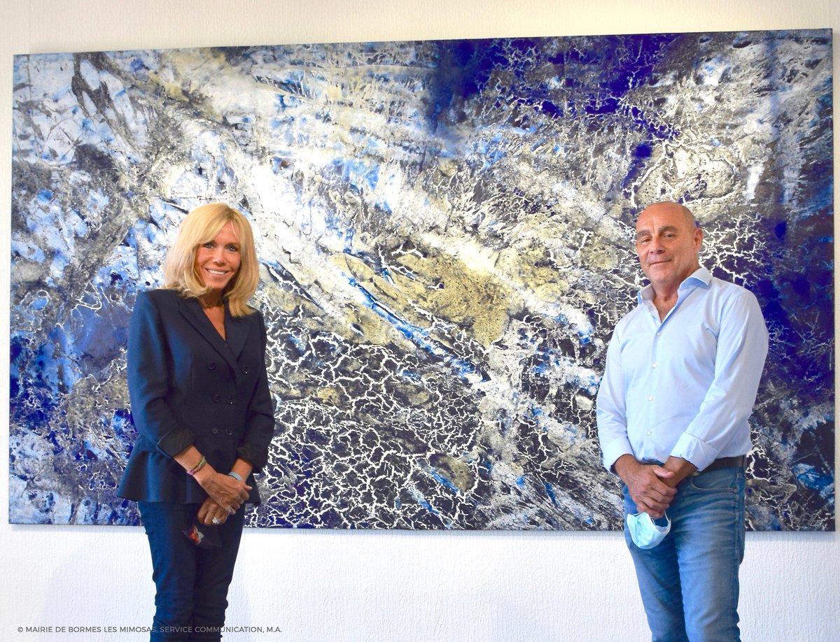 PhilippePastor1's tweet photo. Un grand merci à Madame Brigitte Macron pour sa visite de l'exposition « Est-ce que ce monde est sérieux ? », en compagnie du Maire de la ville, Monsieur François Arizzi.

Une exposition à voir jusqu'au 4 octobre 2020 au Musée Arts et Histoire de la ville de Bormes Les Mimosas. https://t.co/mCvLThTHC4