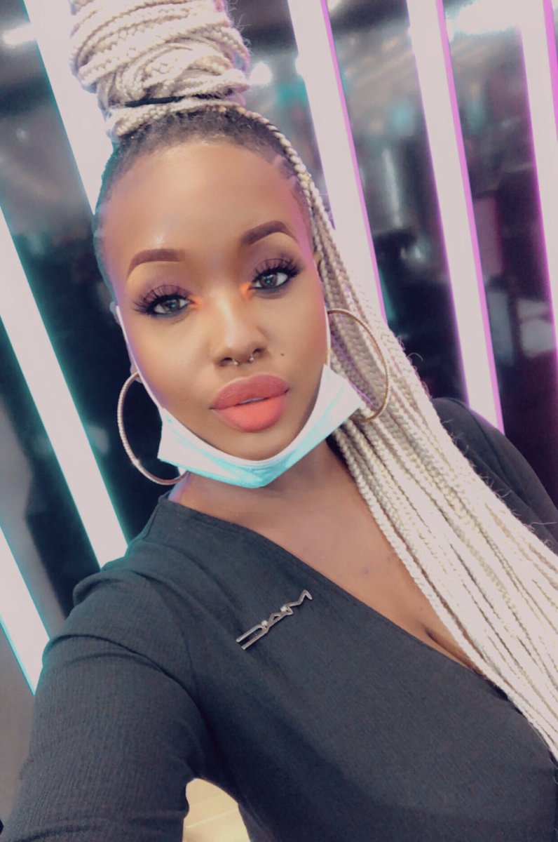 haitianartistry's tweet photo. #PowderKiss love
Eyes: “Burning love” Powder Kiss Liquid Lipcolour buffed out on my eyelid into crease!😜 Yess lipstick as eyeshadow 😉 & “So Haute Right Now” Powder Kiss Soft Matte Eyeshadow
Lips: “Burning love” Powder Kiss Liquid Lipcolour &”Resort Season” @MACcosmetics https://t.co/MeFkoqdSpE