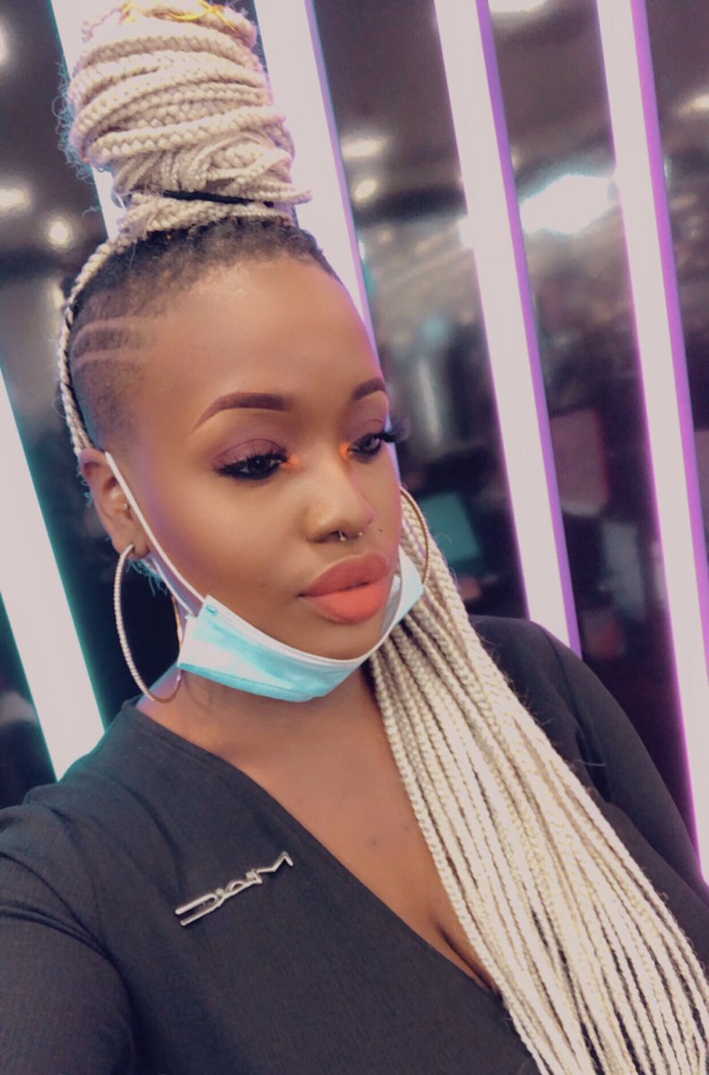 haitianartistry's tweet photo. #PowderKiss love
Eyes: “Burning love” Powder Kiss Liquid Lipcolour buffed out on my eyelid into crease!😜 Yess lipstick as eyeshadow 😉 & “So Haute Right Now” Powder Kiss Soft Matte Eyeshadow
Lips: “Burning love” Powder Kiss Liquid Lipcolour &”Resort Season” @MACcosmetics https://t.co/MeFkoqdSpE