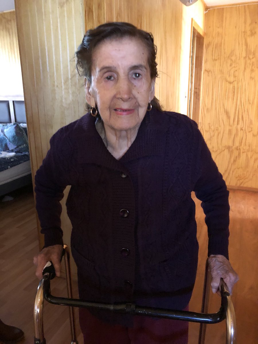 IlsenPatricia's tweet photo. Mi mamita cumple hoy día 92 años y va a votar #Rechazo , porque dice que no le dejará este país a los comunistas https://t.co/DH8CcmFPdt