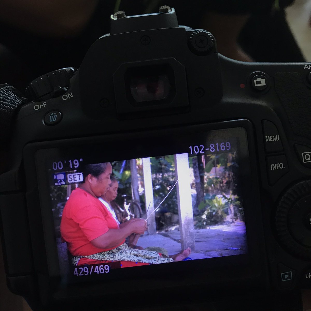 Kkn77U's tweet photo. 21 Agustus 2020, Pembuatan video profile perusahaan dan video proses pembuatan kipas bambu di alifa craft, serta tak lupa juga berbincang2 dengan seluruh karyawan yang ada hehehe lumayan buat tambah2 ilmu dan juga biar makin akrab lurr 😂 

@kknumy @UMYogya 

#kknumy2020 https://t.co/KcUg3OOZOW