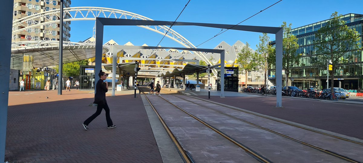 silviacasorran's tweet photo. La #granmuralla del tranvía, versión #Rotterdam.
#unimelstramvies #tramSIfumsNO https://t.co/SaT2mgwGUJ
