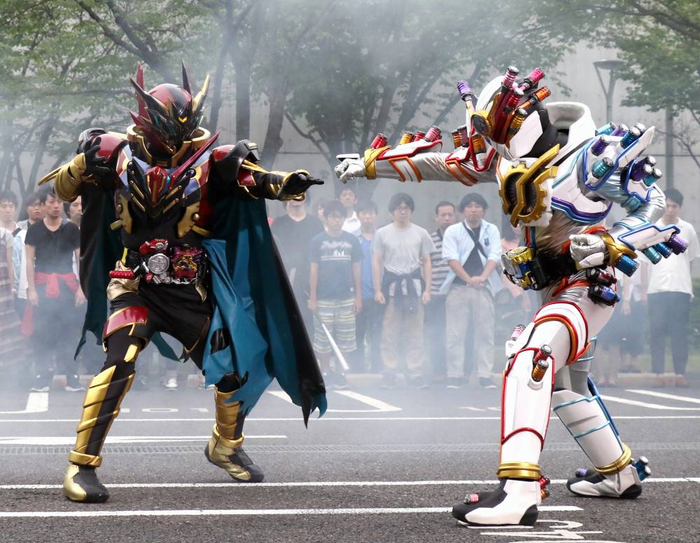 イルカ ビルドは玩具よりシナリオを優先して作られた と言われており 劇場版もストーリーがよく纏まっていました モーガンの初ヒーローでもあり 彼女は物心つかない頃マスクのヒーローを全てビーザワンと呼んでいた イルカ家的にも思い入れがあります