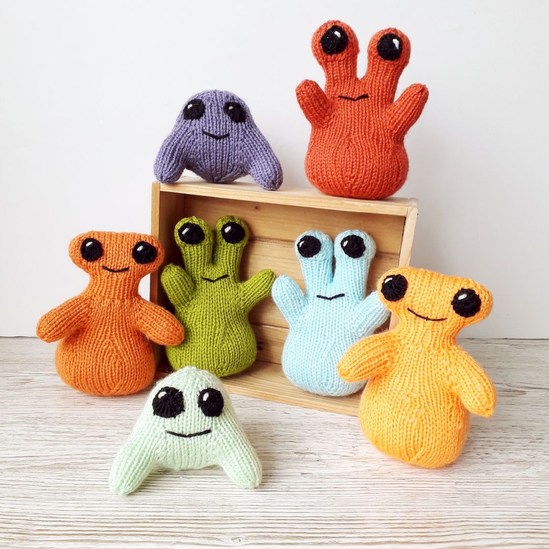 ClaireFairall's tweet photo. I've just completed a photo shoot for my mini monsters- and I'm happy to say they were very well behaved! #minimonsters #clairefairall #knittedmonster #knittedalien #knittedmartian #knittedtoys #ravelry #stylecraftyarns #lovecrafts https://t.co/2UQ0Rt9PcF