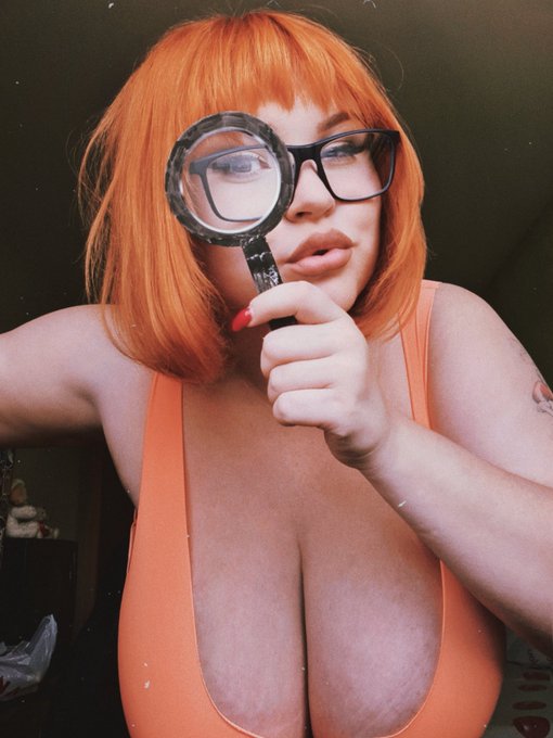 2 pic. Very fast cosplay ???
Do you recognize the character?)
P.S. Magnifying glass from paper? https://t