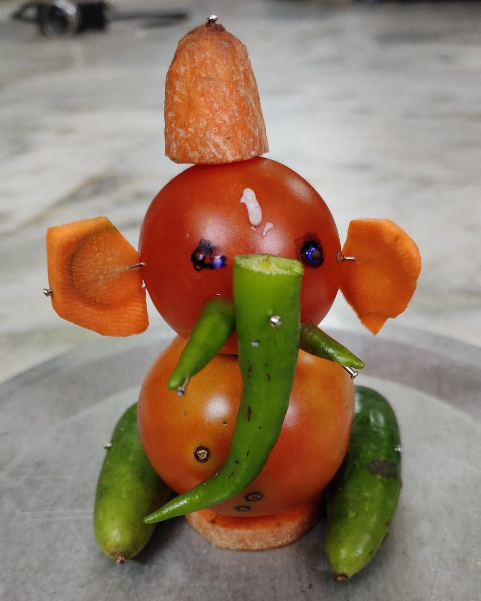 sravanijourno's tweet photo. #happyganeshachaturthi #Selfmaking #vegitables #eco #red #Green #Colourfullganesh #VeggiesGanesha https://t.co/kzppGZT1do