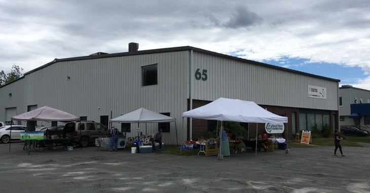 RussellDirect's tweet image. Come on by and visit the Farm Market @ 65 Cobequid Rd.  They have Vinland Farms Chicken, Beef &amp;amp; Free Range Eggs along with other vendors selling Honey, Garlic, Samosas, Blueberries, Jams, Ciders and Pickles.  Something for everyone!!  Fridays from 12 until 6.