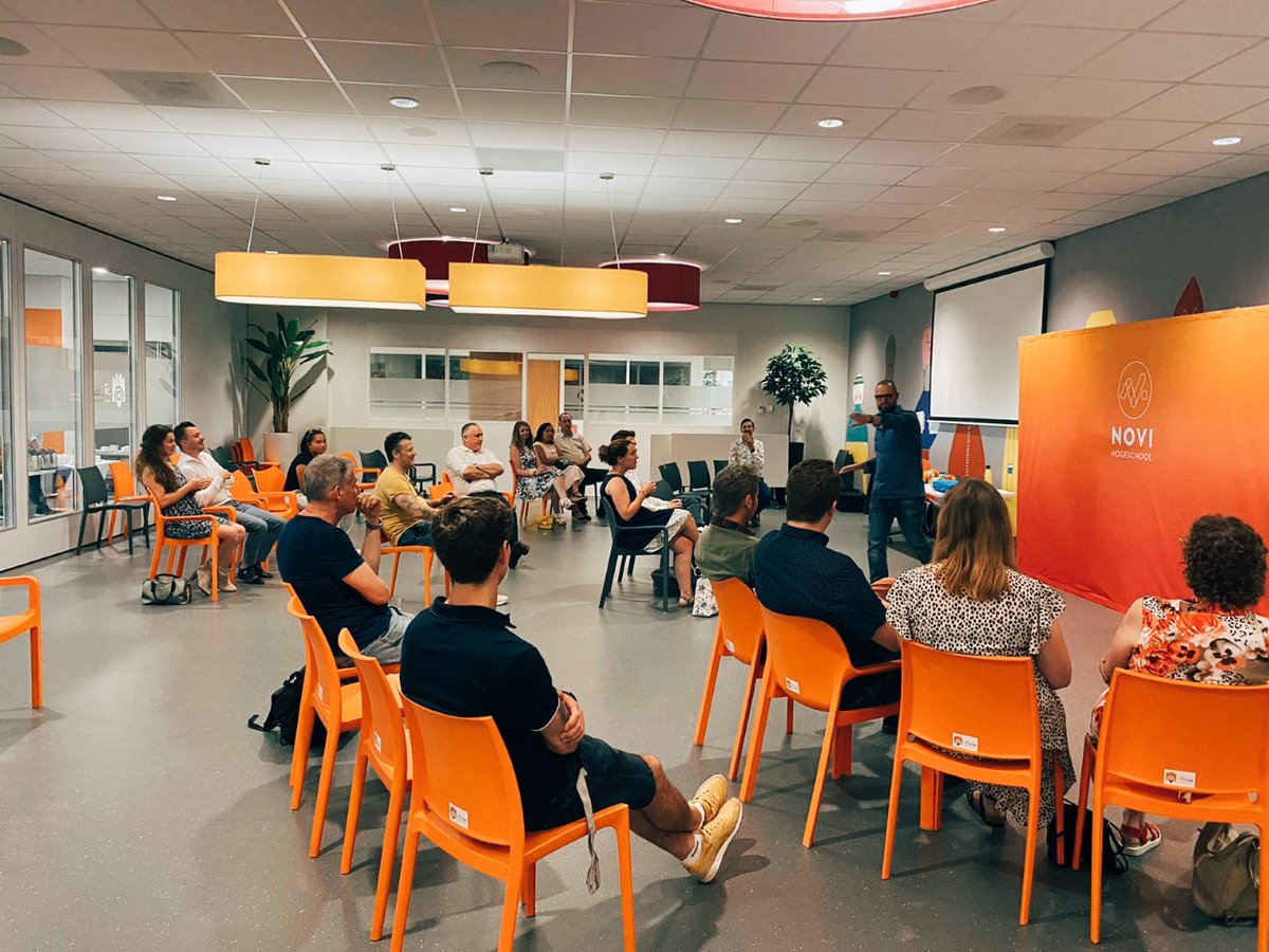 Trots op onze studenten van de bootcamp #fullstackdeveloper die ondanks de pandemie hun opleiding succesvol hebben afgerond en vandaag hun certificaat in ontvangst hebben genomen. Gefeliciteerd! #geslaagd 🎓🥂