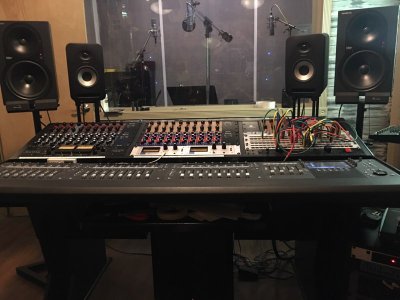 jojogatorbands's tweet photo. Hey cats n kittens...We are "Making Monsters" in Nashville.
Black Cat Studios
Hit me up.
#thehotsideofzero #gatoraidentertainment #blackcatstudios #jojogator #letsmakehits https://t.co/d3u12Cyix4