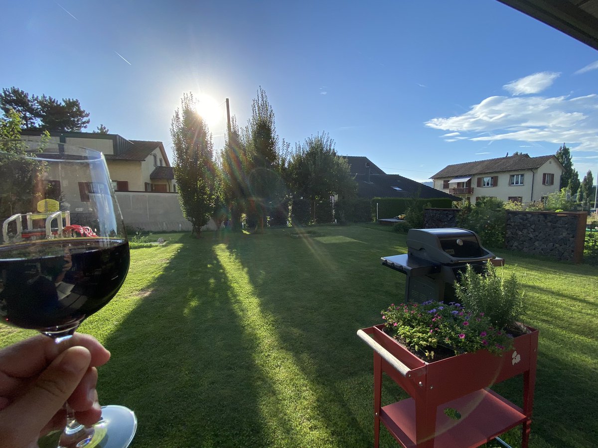 viviendoensuiza's tweet photo. Al fin #Viernes #Suiza #33grados 🥵 https://t.co/1XW3J38Okr
