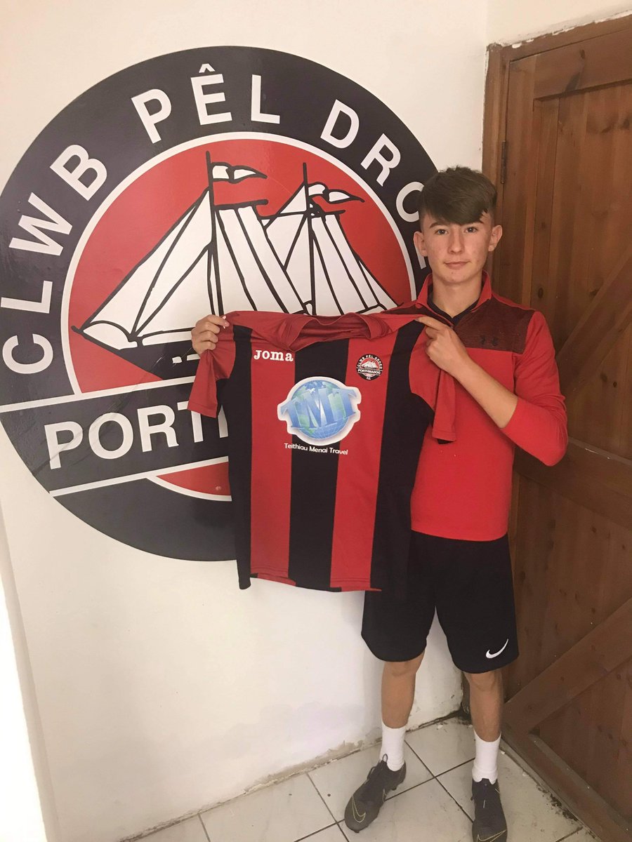 Porthacademy's tweet photo. 2nd NEW SIGNING

Charlie Foskett signs. Stepping up to senior football from Pwllheli juniors. Wide player, comfortable on the wing and full back. Very impressive over the last 4 weeks, high energy and work rate. We look forward to seeing him develop. Croeso🔴⚫️
@CPDPorthmadogFC https://t.co/JvuPW5c1pM