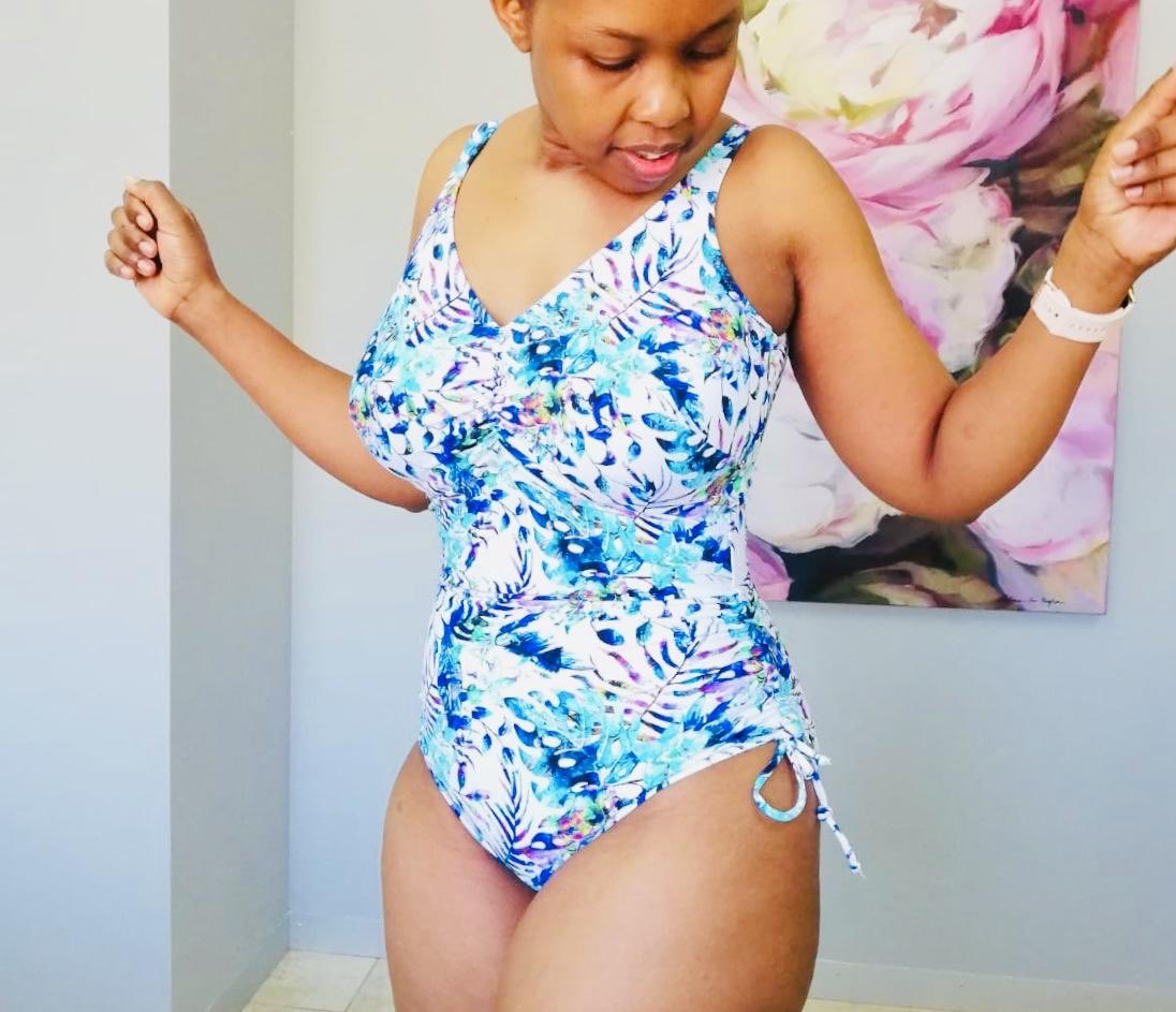 Lizacliffordbra's tweet photo. Our beautiful Sibo showing off the fabulous Fiji full swimsuit less 25% while stock last
Sibo wear a 28GG this swim piece is a 34DD.
Shop online or contact your fitter
Delivery from Monday
#swimsuit #cupsizeswimwear #brafitter #putoncourage #lizaclifford https://t.co/ywr4lhyrGL