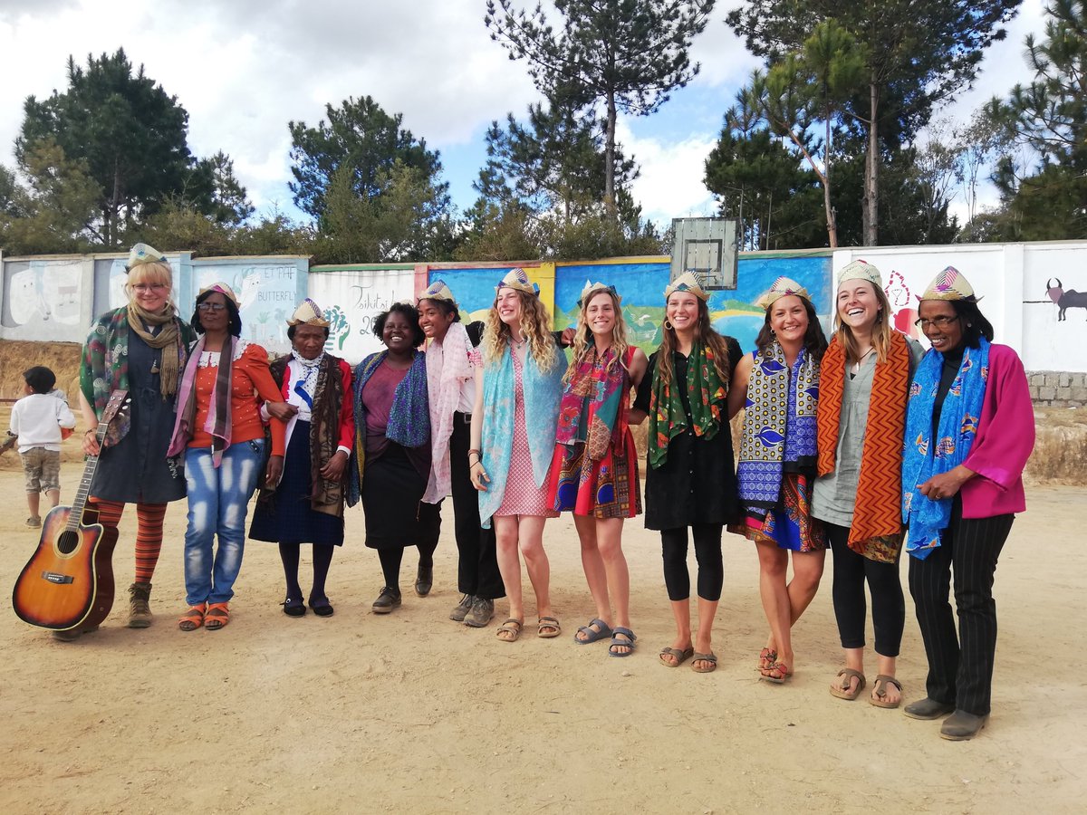 MRIF_Quebec's tweet photo. Ce #VendrediFranco 🌏, Aurélie nous partage son expérience unique à #Madagascar en tant que participante au programme @QSF avec l'organisme @LAMIEAIDEINTL, une aventure de partage et de découverte au sein de l’espace francophone!🇲🇬#francophoniedelavenir
➡️ https://t.co/KzUGOBbmDF https://t.co/aOZoXA0eZV