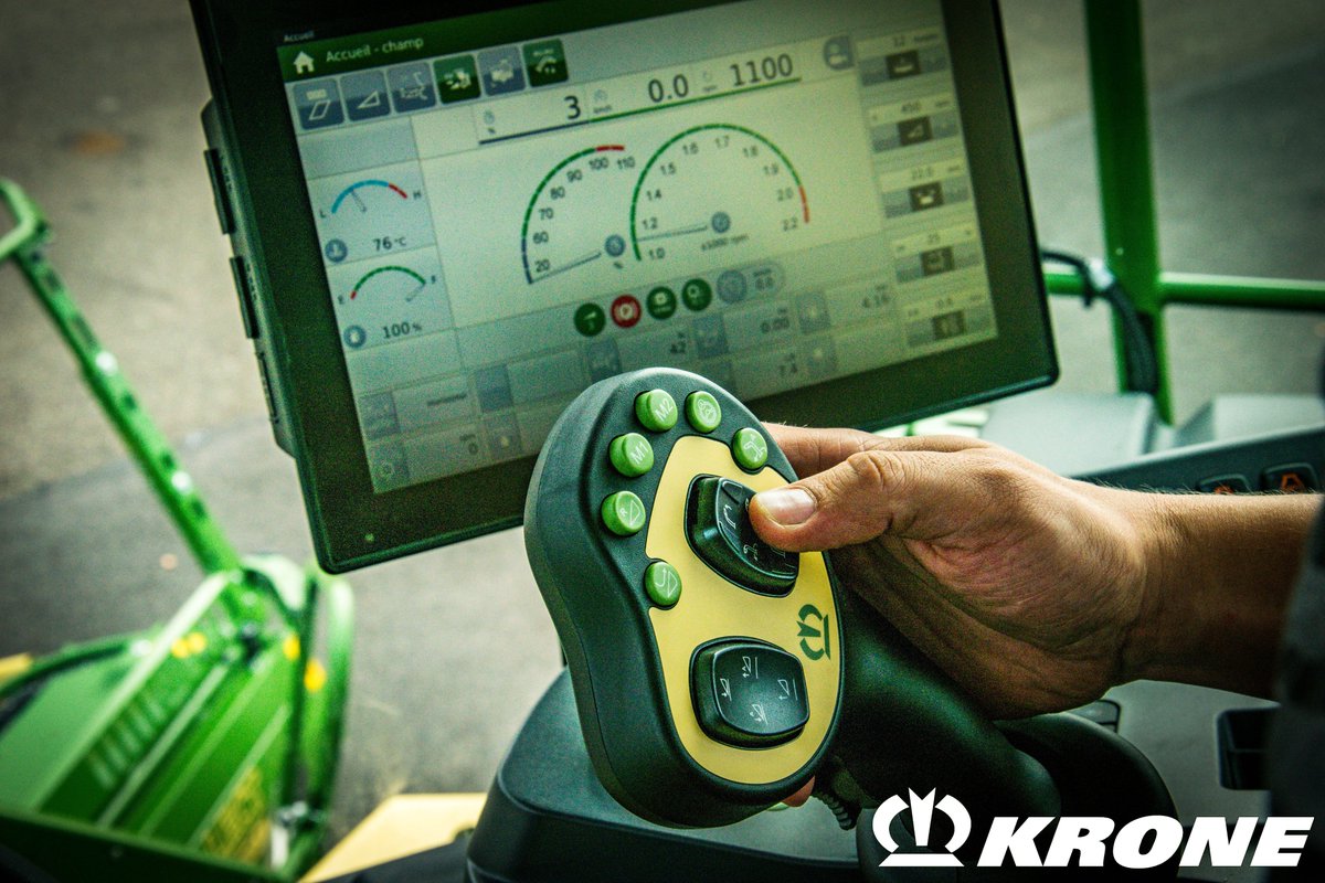 KroneFrance's tweet photo. 🚨Nous vous l'avions promis, la voici la série de photo de l'une de nos ensileuses de démonstration 2020 !🚨 Toute la série dispo sur notre page FB ! 👌
😍#KRONE #BiGX 780 #OptiMaize avec tête de récolte #XCollect 900-3 ! 💪
#Ensilage #Agriculture #Elevage https://t.co/GuT5M9W9D2