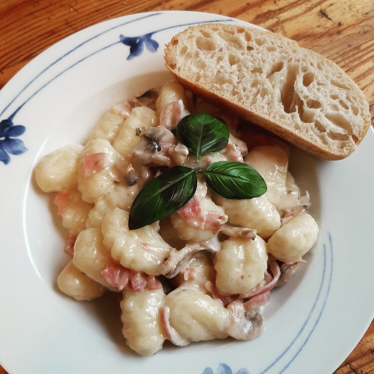 clouds_walking's tweet photo. Freitagsmenü: Gnocchi mit Pilz-Schinken-Sahnesauce #cookingformom👵🍽 #foodstagram #Foodblogger #lecker☺️ #yummy😋 #einfachaberlecker☺️ #takingcareofmom #pflegendeangehörige #foodie #foodiesofinstagram #foodphotography #foodlover #foodgasm #foodheaven #foodpost #foodography https://t.co/Zfk6RuoE8N