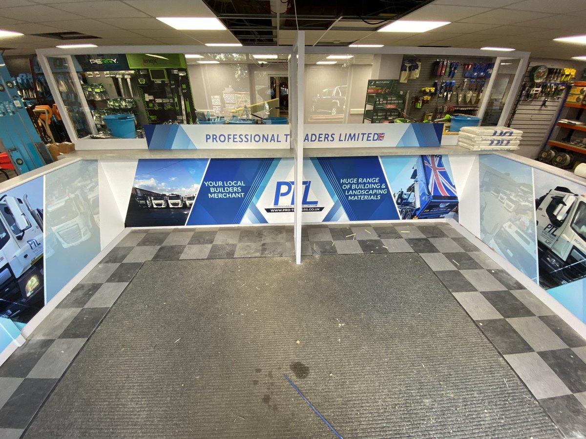 ProTradersBM's tweet image. Signage for the new counters and shop arrived today. 👍🏻