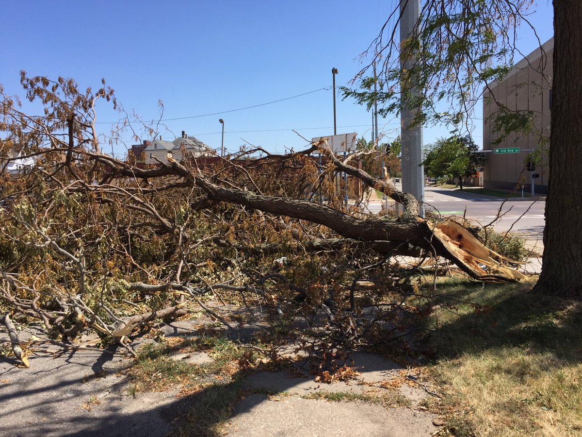 We were totally unprepared for Cedar Rapids to look like a war zone. There’s been very little media coverage compared to other disasters (but thanks to  @emmillerwrites &  @RNS for this great story).Driving through CR, much of the city looks like this.