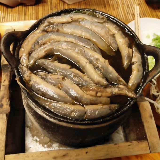 生まれて初めてどじょうを食べました。 期待してなかったけど💧泥臭さも無くて普通に美味しかった😊 https://t.co/U7usCzJAEj