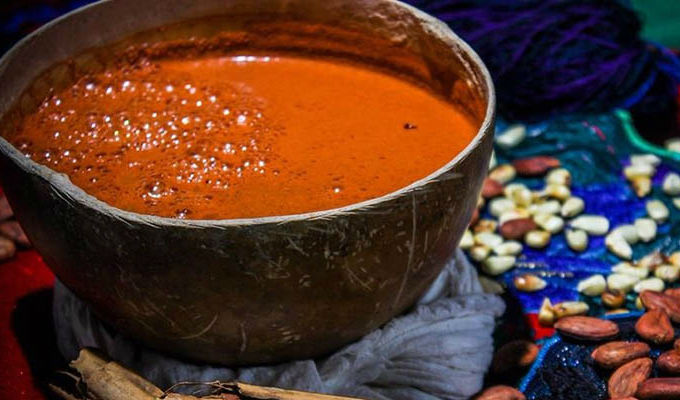 lacampinaweb's tweet photo. #Sabíasque el tascalate es una bebida de Chiapas que se elabora con maíz tostado, granos de cacao, achiote, azúcar y canela, los cuales se muelen para crear un polvo rojizo que se mezcla con agua o leche fría. https://t.co/WvVaCbAJ8r