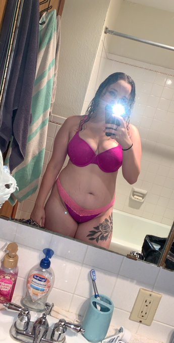New bra and panties what do you think? https://t.co/mihZTVB7Dz