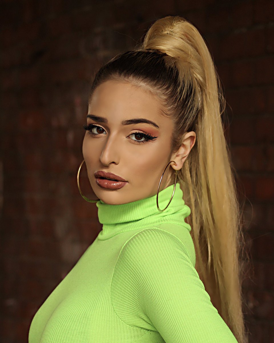 The Hello Group (@thehellogroup) on Twitter photo We’re happy to announce that <a href="/itsshorelle/">SHORELLE 쇼렐</a> has joined the Hello family! Shorelle is a 23-year-old Italian singer-songwriter based in London who is in high demand in the world of K-Pop and J-Pop #HelloTalent #NewTalent 💚 We’re happy to announce that <a href="/itsshorelle/">SHORELLE 쇼렐</a> has joined the Hello family! Shorelle is a 23-year-old Italian singer-songwriter based in London who is in high demand in the world of K-Pop and J-Pop #HelloTalent #NewTalent 💚