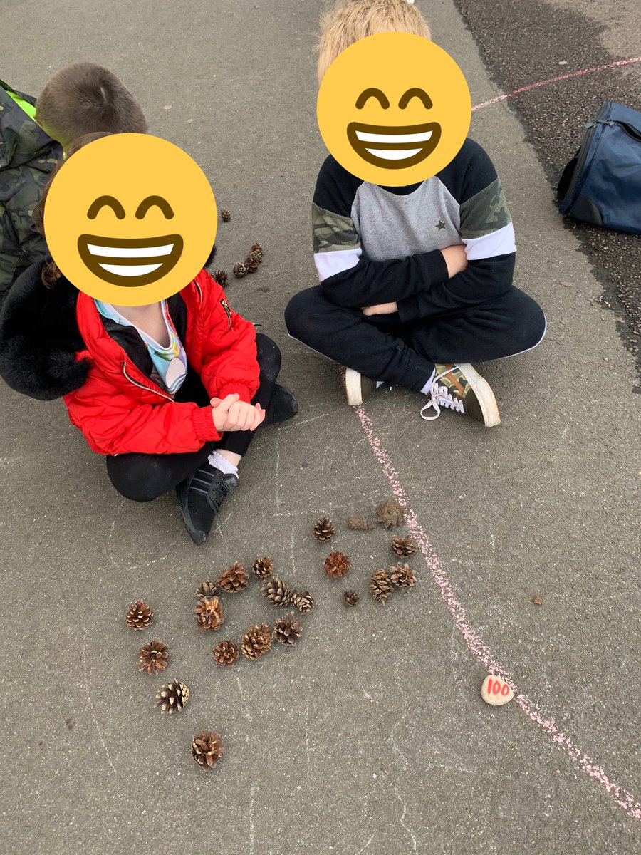 UoDMissJohnson's tweet photo. Even today’s weather doesn’t put us off learning outdoors 😁. Absolutely loving my role and being outdoors https://t.co/F4KL43SOAQ