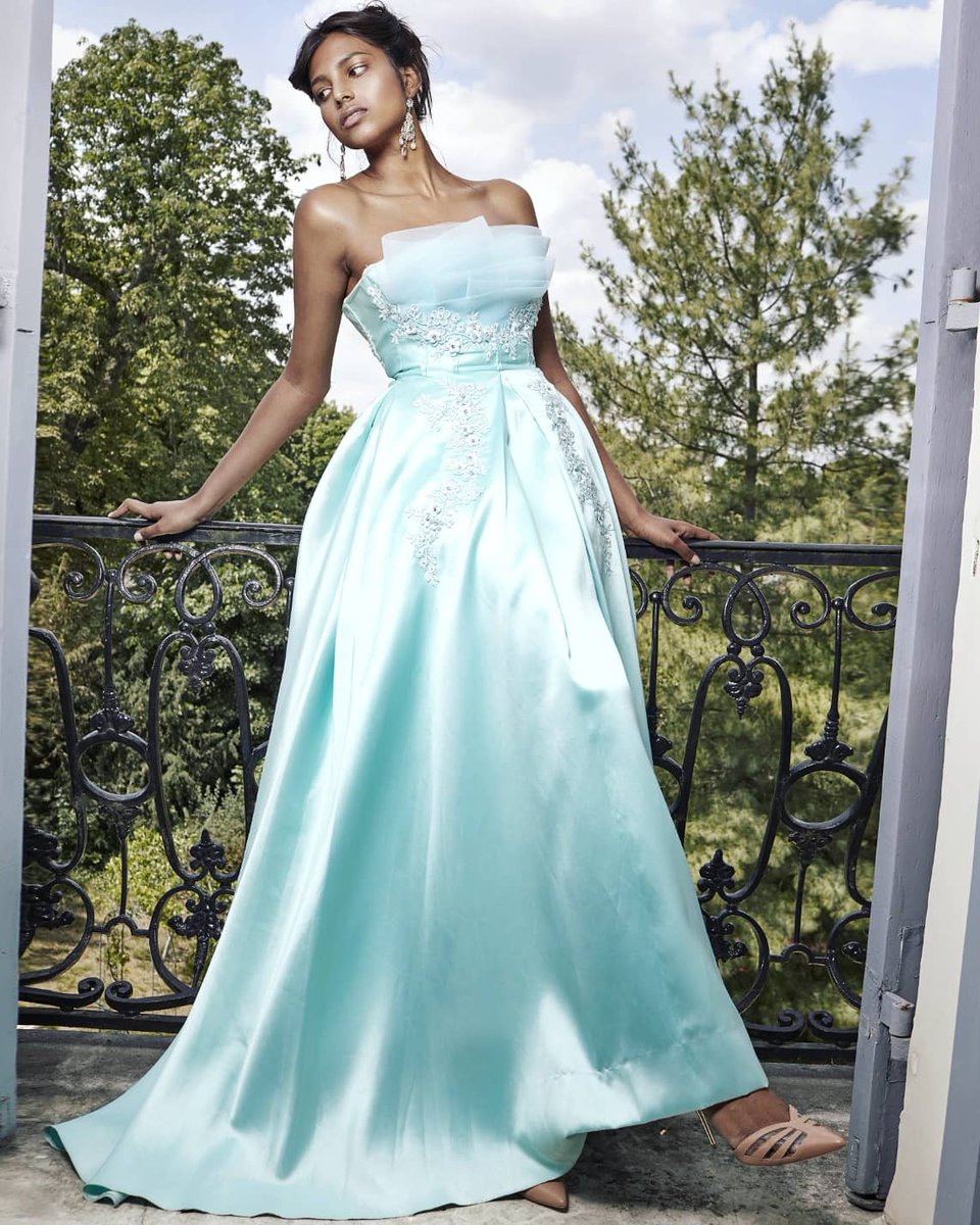 guillarme's tweet photo. #feelinglikeaprincess 👸🏽 #fashioneditorial #qcegmag #model #missindiafrance in #guillarme #christopheguillarme #eveningdress styled by @sunamoya 📷 @brahmsdirsipo at @dorinparis
#editorial #fashionshoot #edito #mode #fashion #glam #style #bustierdress #princessdress #fairytale https://t.co/gM3pMrz1oG