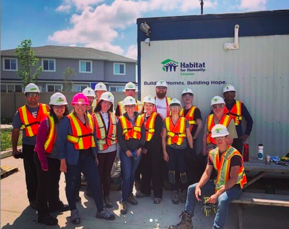 LongViewSystems's tweet photo. #Throwback - A team of 20 employees, friends, and family members from our Edmonton branch spent a day volunteering with Habitat for Humanity! They worked hard to make a big difference in an Edmonton family's life.
#takethelongview #mostloveditcompany #kindness #spreadlove https://t.co/iAPTysK653