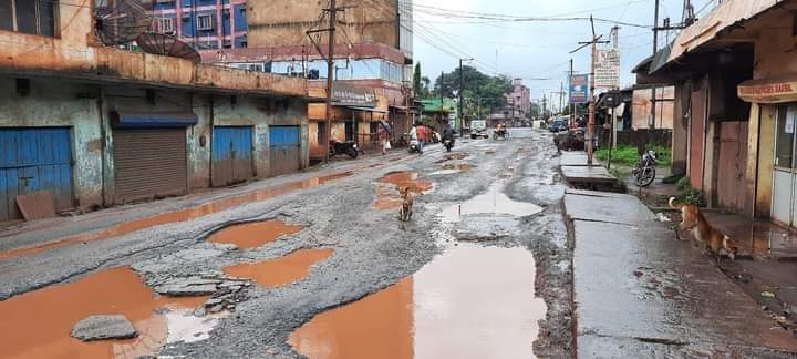 abhishek2jun191's tweet image. @Naveen_Odisha @nitin_gadkari @PMOIndia please look after this &amp;amp;save our lives .