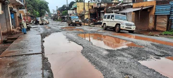 abhishek2jun191's tweet image. @Naveen_Odisha @nitin_gadkari @PMOIndia please look after this &amp;amp;save our lives .