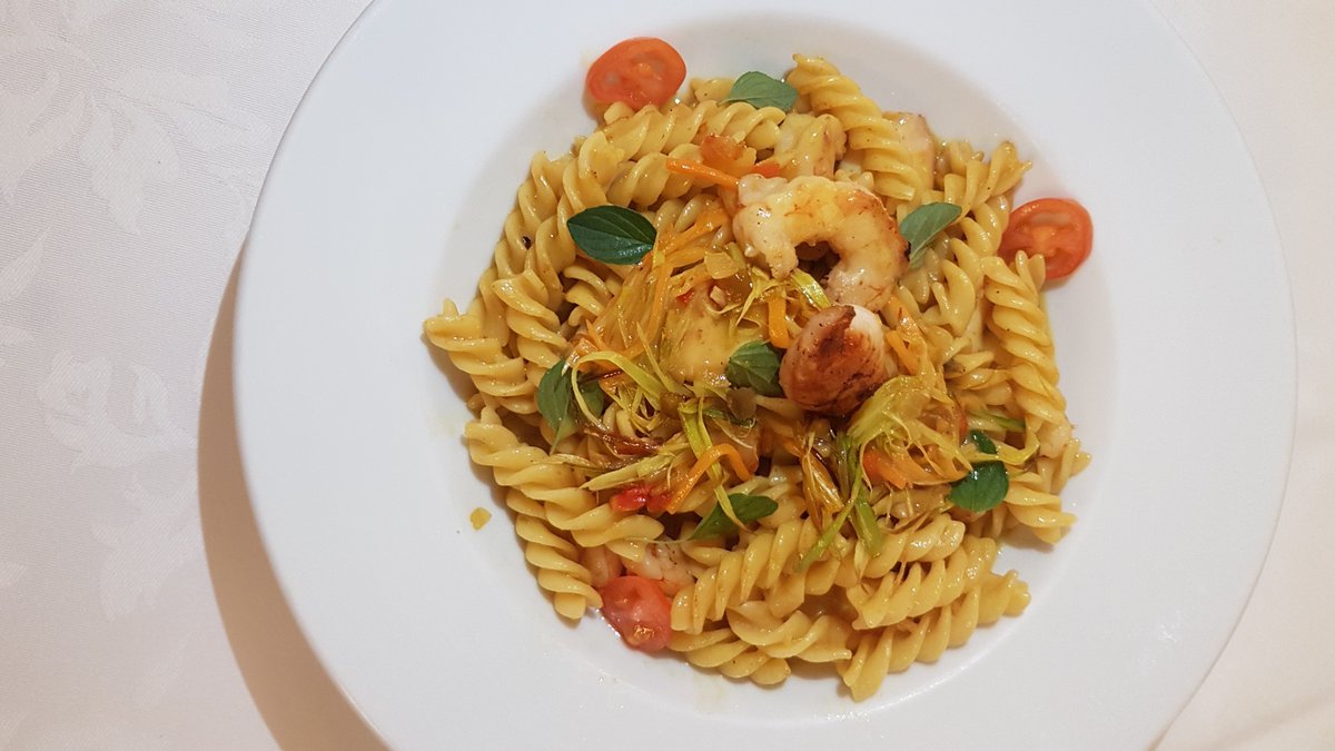 Fussilli Divella con langostinos y chipirones
