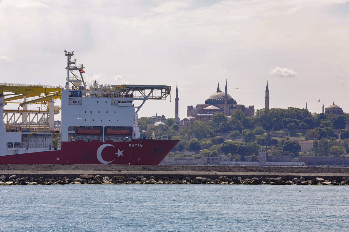 DIBAliErbas's tweet photo. Karadeniz’de arama faaliyetlerini sürdüren #FatihSondajGemisi‘nin keşfettiği doğalgaz rezervi tarihimizin en büyük gelişmelerinden biridir. Yeni bir dönemin başlangıcı olan Sakarya Gaz Sahası’nın ülkemize ve tüm insanlığa hayırlar getirmesini Yüce Rabbimizden niyaz ediyorum. https://t.co/5gxKPnWx29