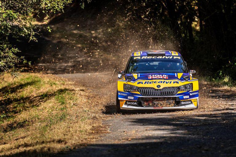 Tras el primer tramo cronometrado del Rallye de Ferrol :
1️⃣ J.Suárez 10:20.5
2️⃣ Pepe Lòpez +2.6
3️⃣ I.Ares +5.4
4️⃣ A.Monarri +14.1

🚨Tramo complicado para los pilotos donde Pepe López ha sufrido un pinchazo y Suárez una apurada de frenada.
#RallyeFerrol