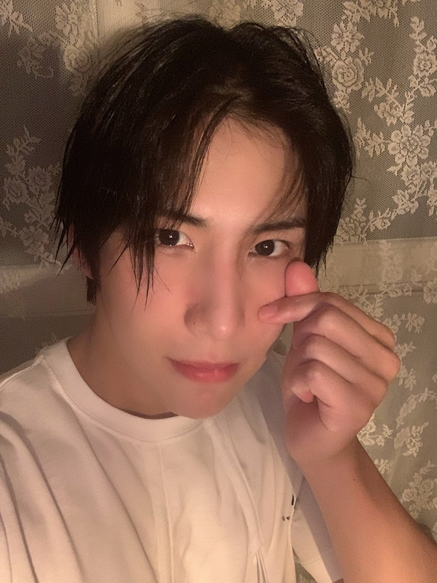 official_ACE7's tweet photo. [#에이스_와우]🤖

초이!!  늦었지만 잘자구 좋은 꿈 꿔요!!
저희 에이스 컴백 많이 기대해 주시구요☺️

#에이스 #ACE #초🌼ㅣ스 #CH🌼ice #ACE_COMEBACK https://t.co/hDrBzlZKsW