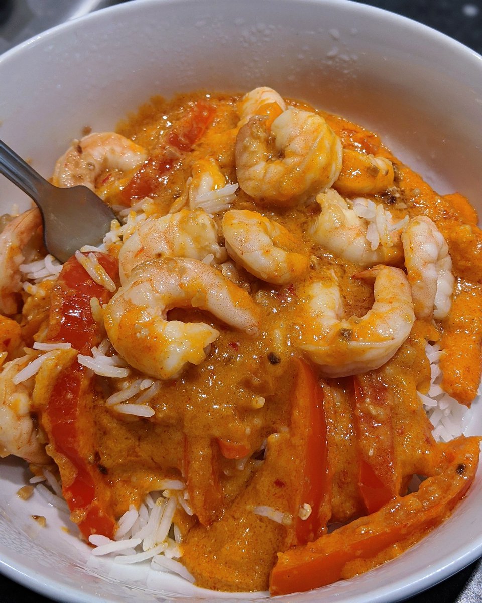 CoeliacScottish's tweet photo. A tidy wee Red Peanut Thai Curry from @mobkitchenuk Vegetarian Book, added prawns because... Why not 🤪?! #fridaymood #foodphotography #glutenfree #gfcommunity https://t.co/7IrrgZEKMt