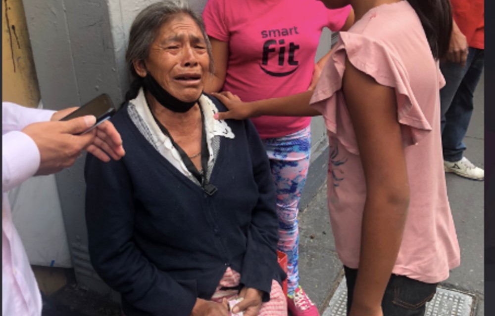 AristeguiOnline's tweet photo. Después de 'Lady Tacos', policías confiscan mercancía de mujer que vendía yerbas https://t.co/oKyYNfEKbr https://t.co/UhZOYALEuZ