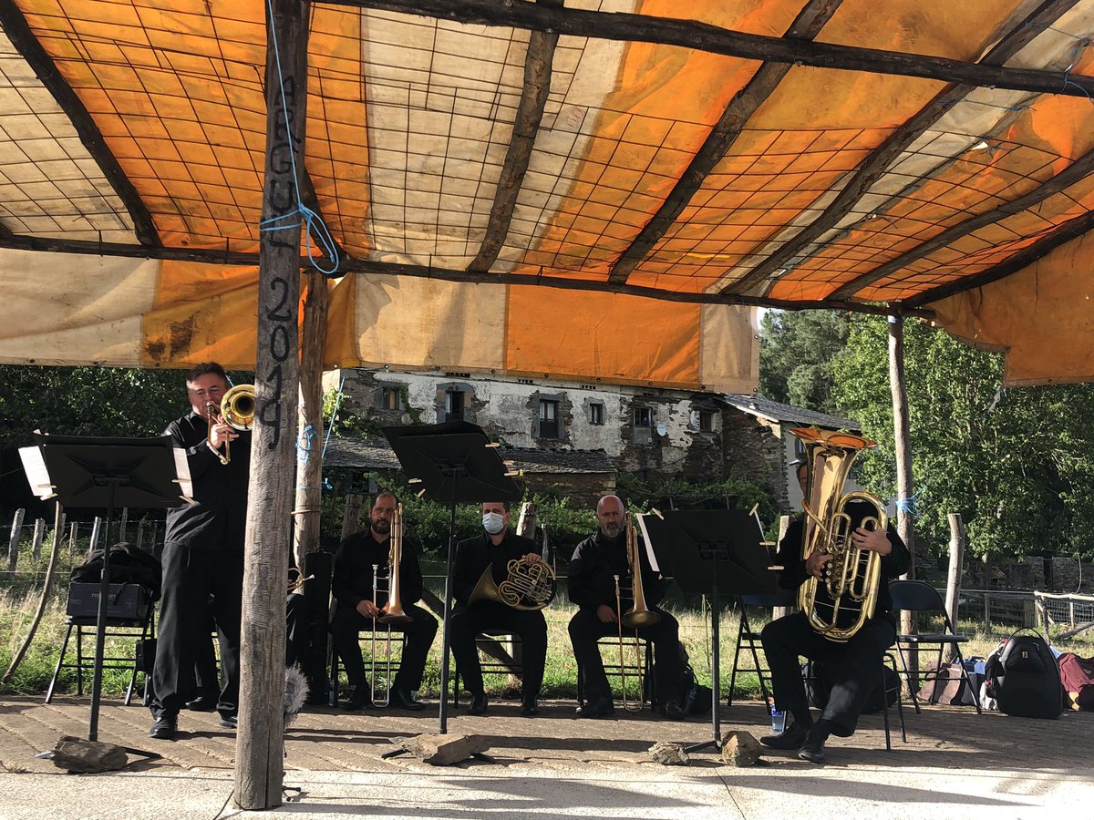 OSPAcom's tweet photo. Brillantes. Así están soñando nuestros metales en #Argul #estápasando #pezós #pesoz #asturias #asturies #ospa #conciertosBIC #BIC @TurismoAsturias @GobAsturias https://t.co/842YZZivQN