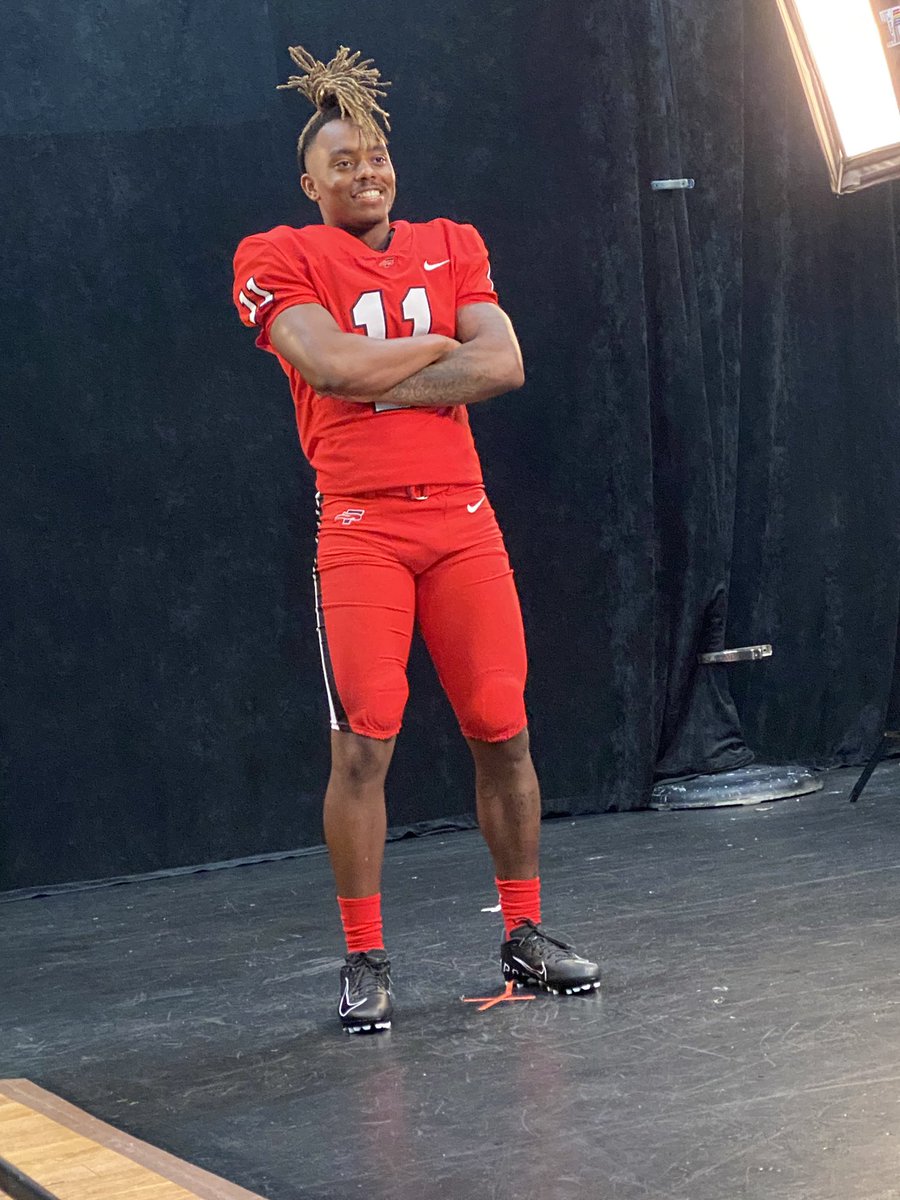 _Coach_Harris's tweet photo. S T I C K Z 

Year ✌🏾 https://t.co/s82X6SJkfK