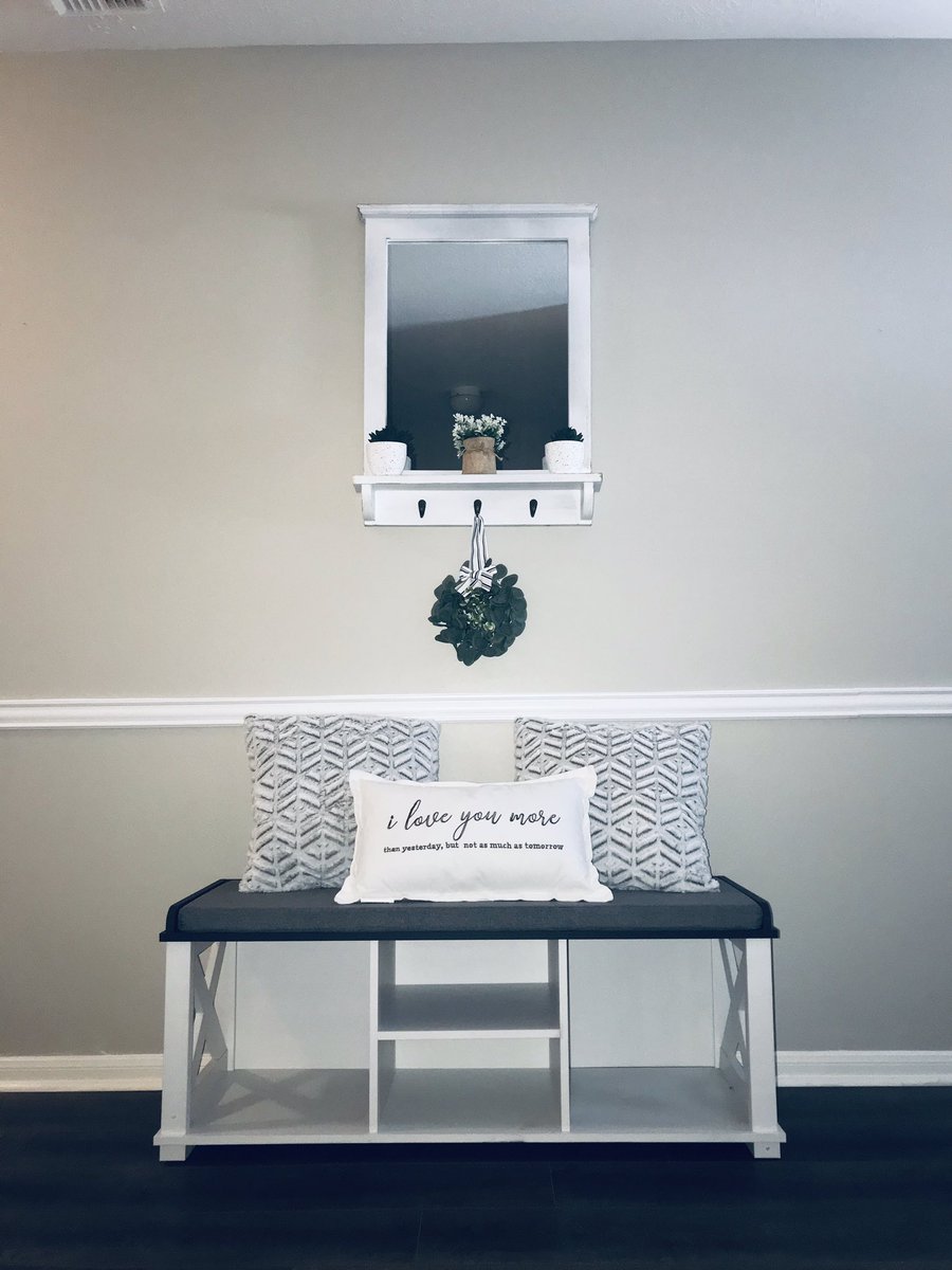 sarinamarie_'s tweet photo. Finally after months of looking for an entry bench for my house, I finally found one and I looovvee it. Just need fillers! https://t.co/tGzWTeK05M