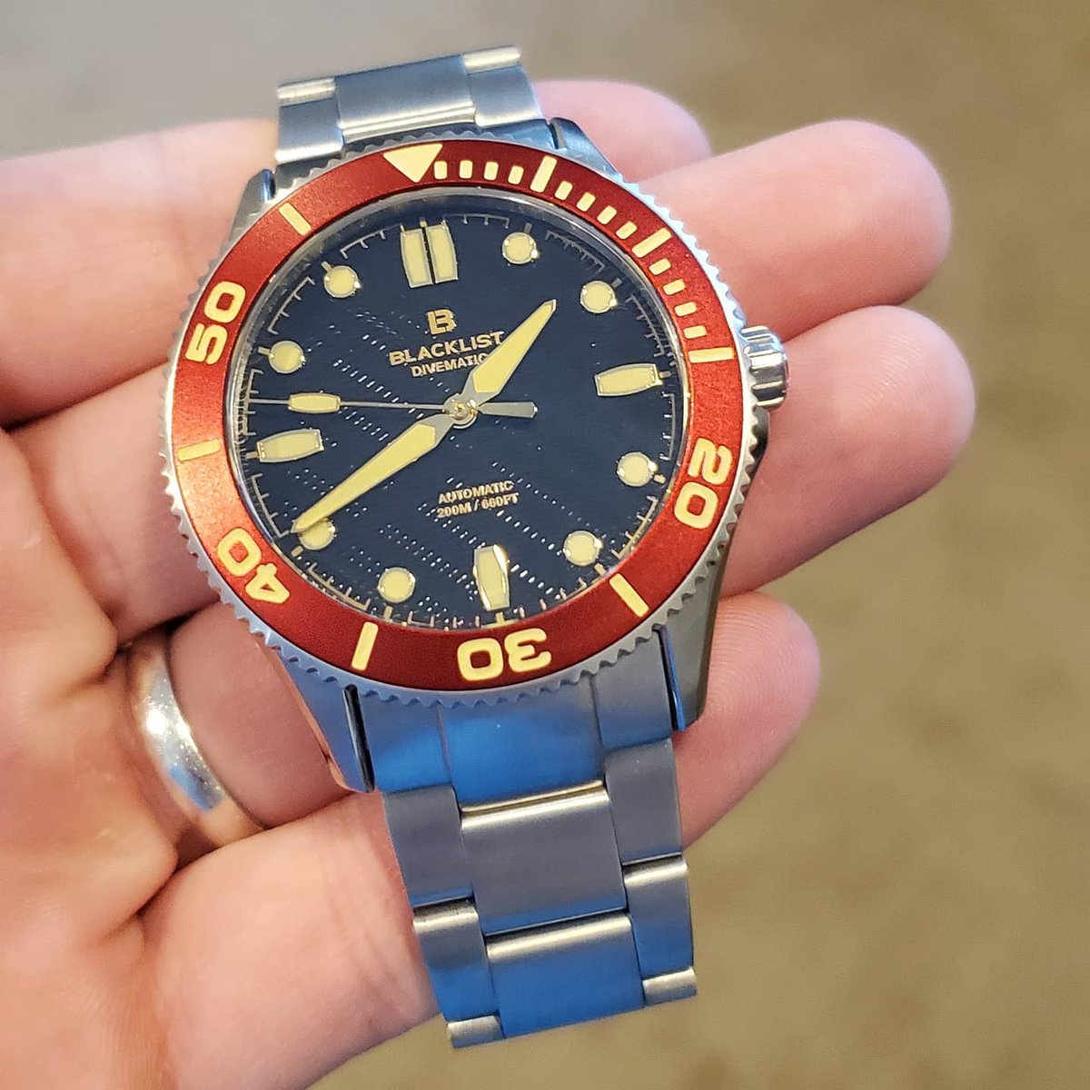 rivers_watch's tweet photo. This one is a bit of a disappointment... After the bezel popped off, the once uni-directional bezel now turns both ways.
#automaticwatch #blacklistwatches #blackdial #diverwatch #edc #fridaywatch #horology #instawatch #miyota #sapphirecrystal #watchesofinstagram #watchrepai https://t.co/W1gClBwwL0
