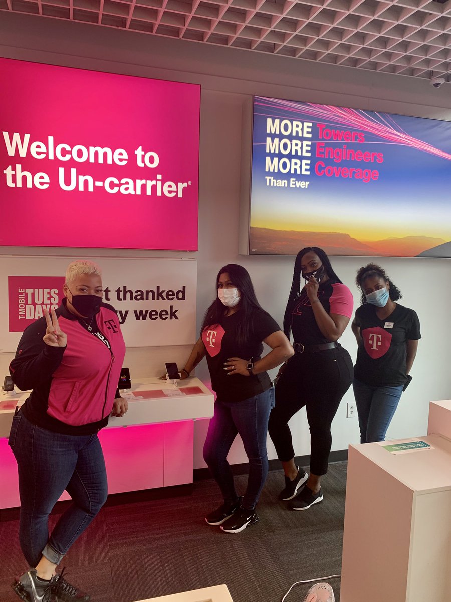 _timothywidener's tweet photo. Spotted more superSHEros today!! All from different stores coming together to help our highest volume store open &amp; #1 in our Customer’s Hearts on launch day! 🎉 So thankful for them! #OneTMoSouth #SavageNation @HollyJoyRamos @TracyNolan_ @bnash001 https://t.co/pfrsyu60zO